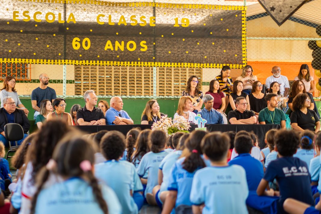 CEF 19 celebra 60 anos e comemora liderança no Ideb