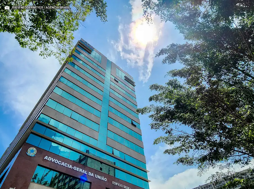 AGU dá parecer contra escolas cívico-militares do RS