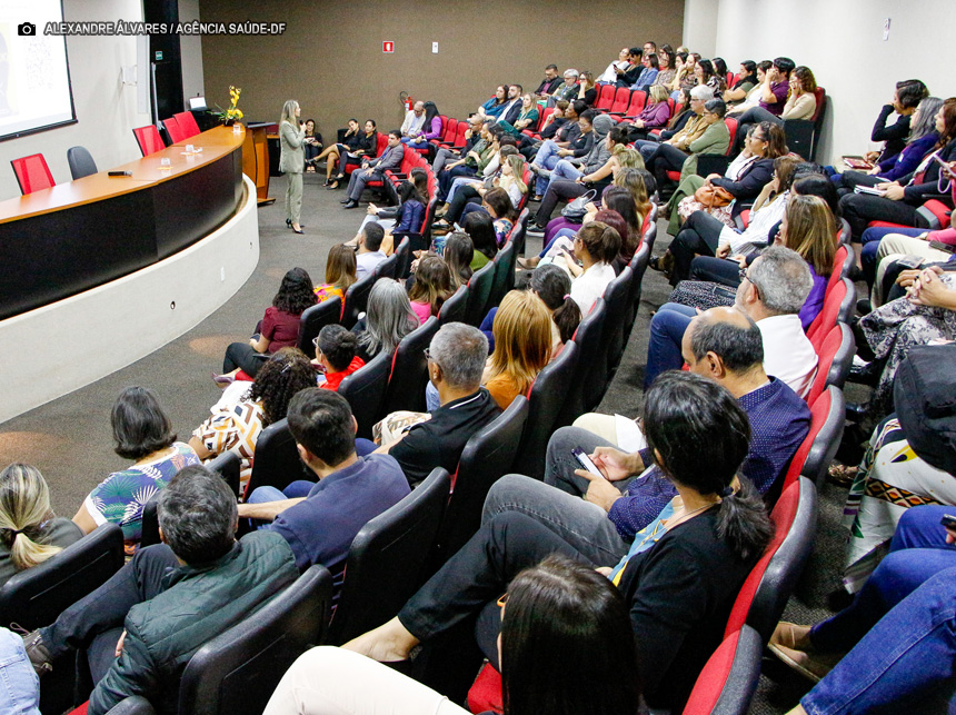 Servidores da Secretaria de Saúde do DF debatem combate ao assédio moral e sexual