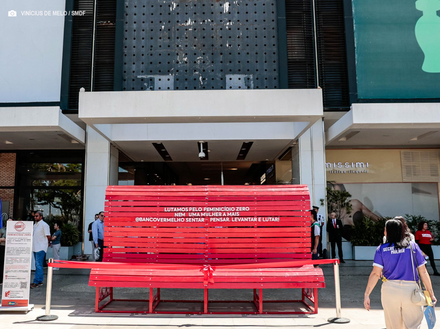 Banco Vermelho leva conscientização sobre violência doméstica ao centro da capital