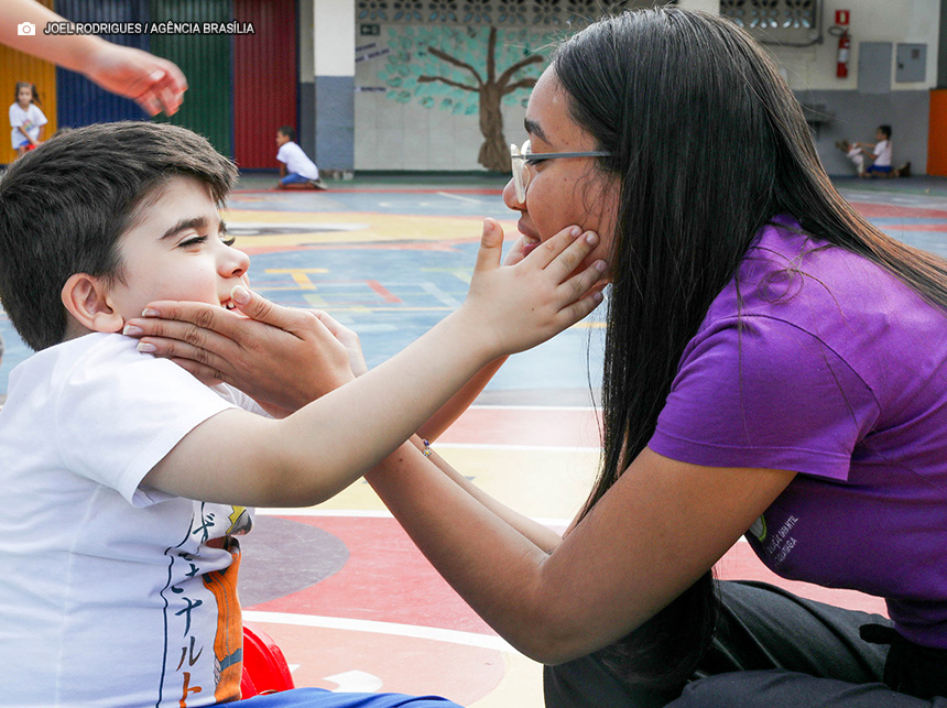 Mais de 6 mil voluntários contribuem com educação inclusiva na rede pública do DF