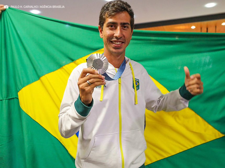Herói olímpico, Caio Bonfim retorna a Brasília e exalta apoio do GDF: “Temos a melhor bolsa do Brasil”