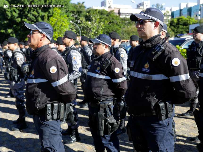 Ibaneis autoriza redução de interstício para promoção de oficiais e praças da PMDF