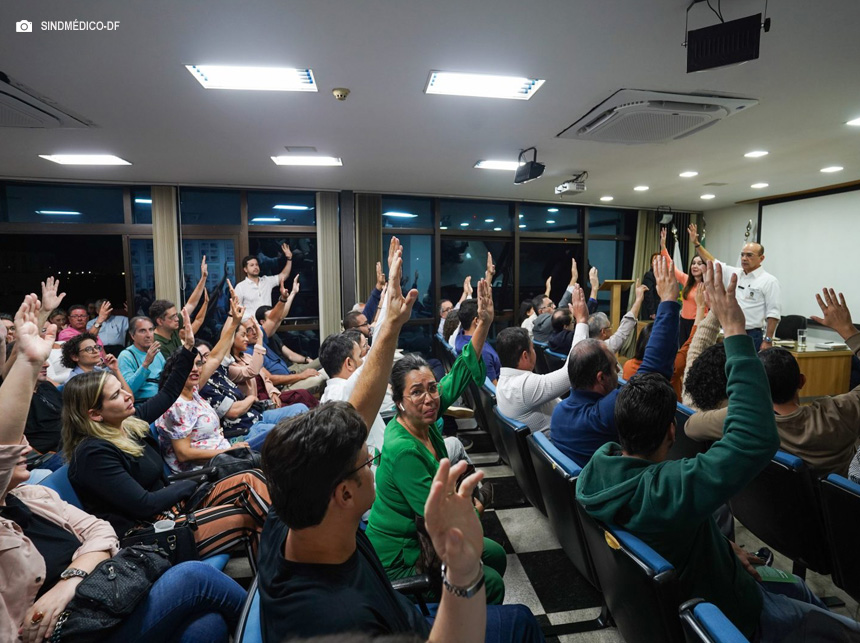 Médicos do SUS-DF aprovam indicativo de greve em Assembleia
