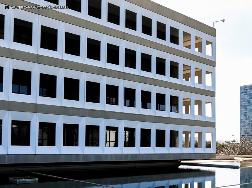 TCU decide que presentes recebidos por presidentes não são públicos