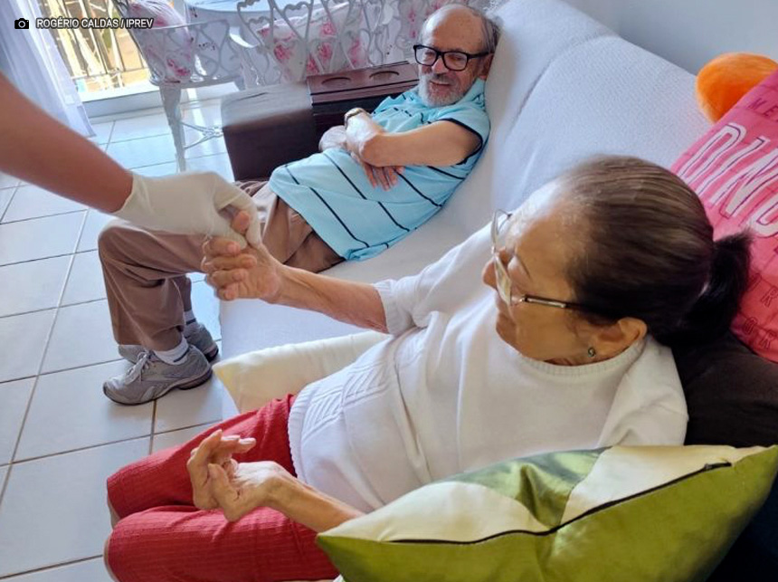 Visitas domiciliares para prova de vida ajudam aposentados com problemas de saúde