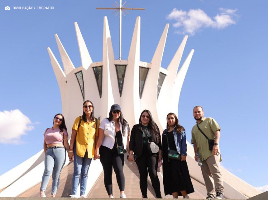 Brasília e Chapada dos Veadeiros encantam operadores de turismo de Colômbia e Chile durante famtour