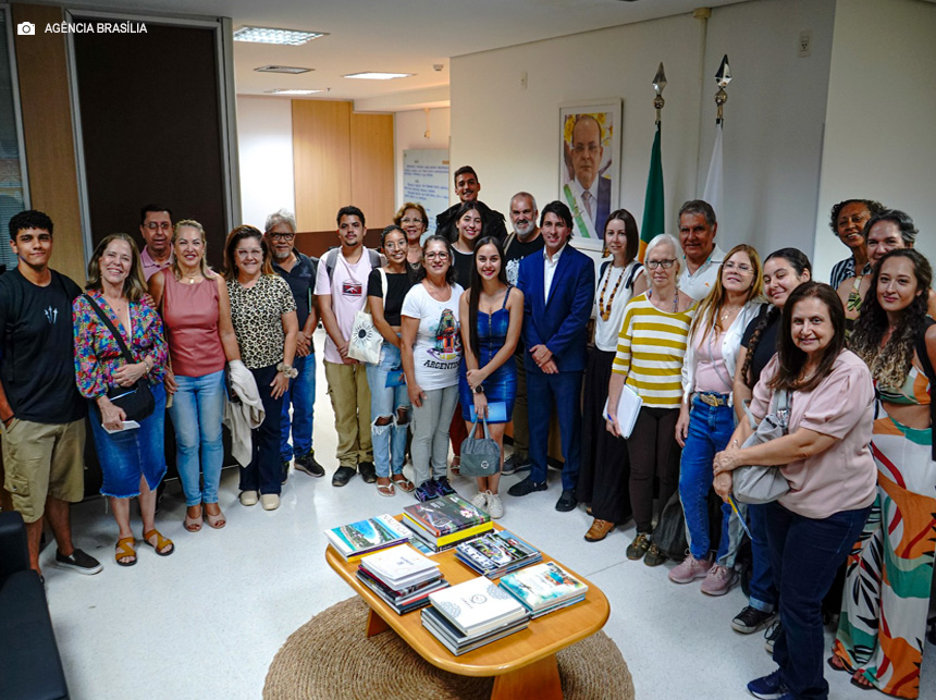 Primeira turma 60+ do Curso de Turismo da UnB é recebida pelo GDF