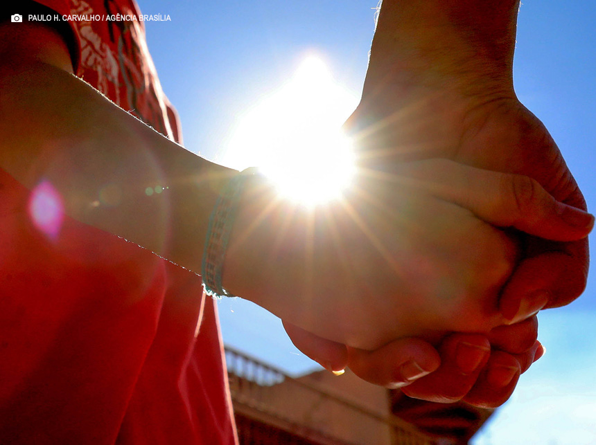 Programa Acolher Eles e Elas oferece suporte financeiro e emocional a órfãos do feminicídio