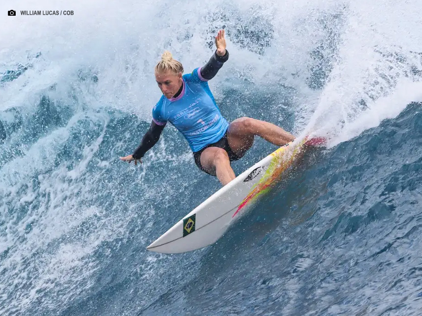 Jogos de Paris: Tati Weston-Webb fica com prata no surfe feminino