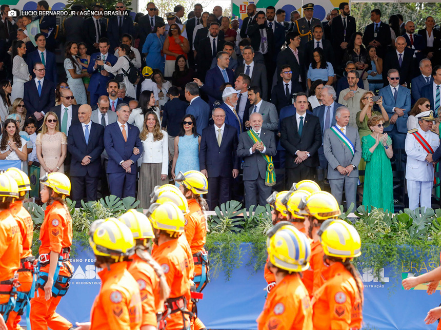 Festa da Independência reúne multidão na Esplanada dos Ministérios
