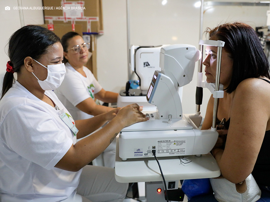 Moradores de Samambaia recebem atendimento gratuito do Saúde Mais Perto do Cidadão