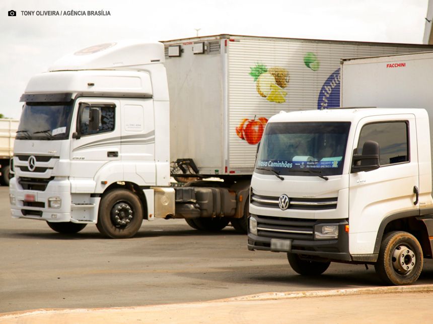 Agências do trabalhador têm mais de mil vagas abertas nesta segunda (16); salários chegam a R$ 5 mil
