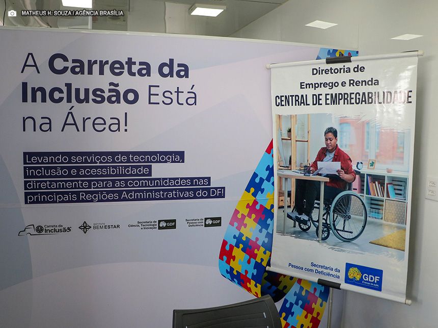 Carreta da Inclusão oferta serviços públicos para pessoas com deficiência em Santa Maria
