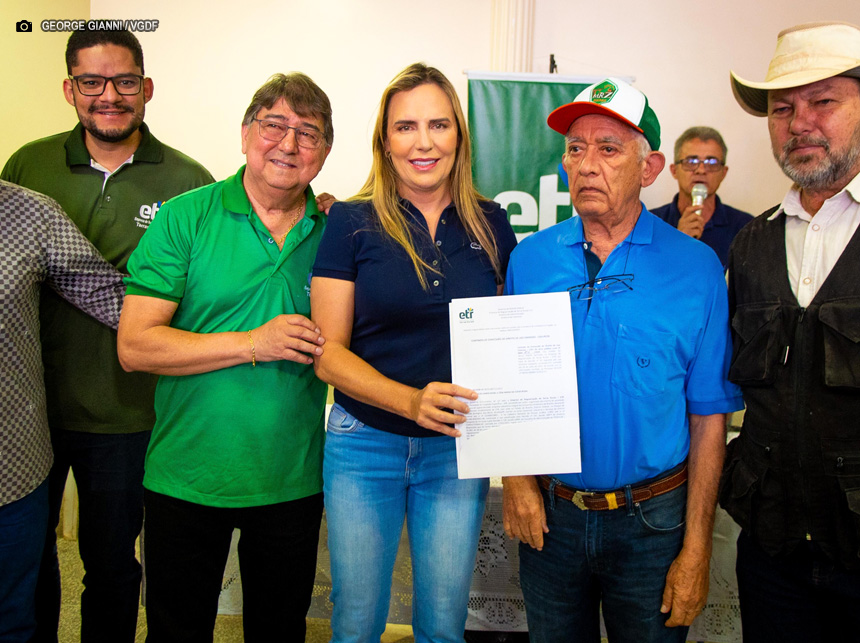 Vice-governadora entrega Contratos de Concessão de Direito de Uso para produtores do Paranoá