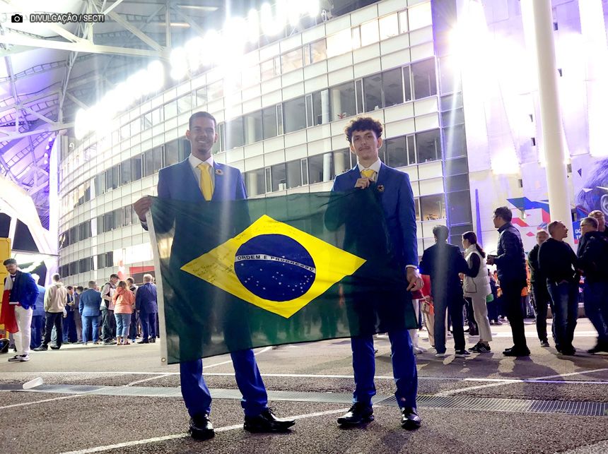 Aluno do programa DF Inova Tech recebe Medalha de Excelência em competição na França