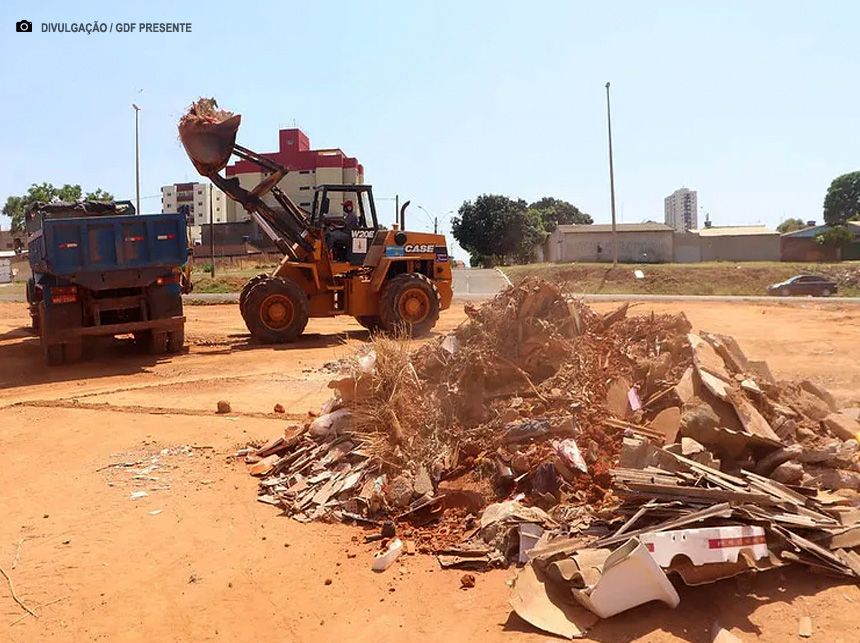 Descarte incorreto de lixo pode levar a alagamentos no período das chuvas