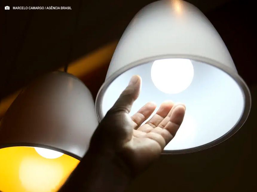 Outubro terá bandeira tarifária mais cara do sistema nas contas de luz