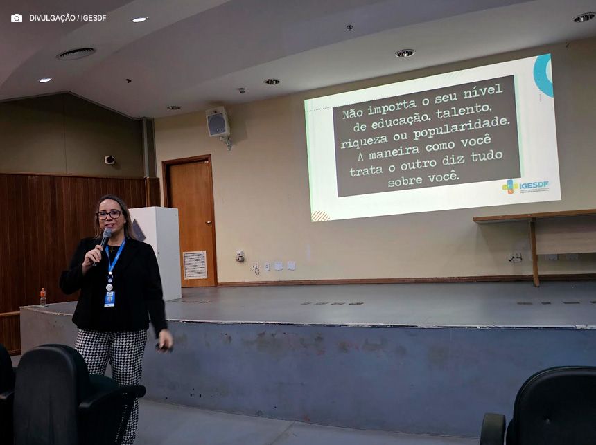 Mais de 200 colaboradores do HRSM passam por capacitação voltada para a experiência positiva dos pacientes e atendimento de excelência