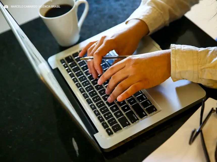 Estudo mostra relação entre dependência da internet e ideação suicida