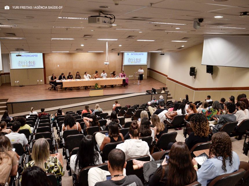 Profissionais e especialistas debatem saúde mental de crianças e adolescentes