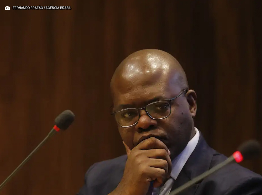 Lula exonera Silvio Almeida após denúncias de assédio sexual