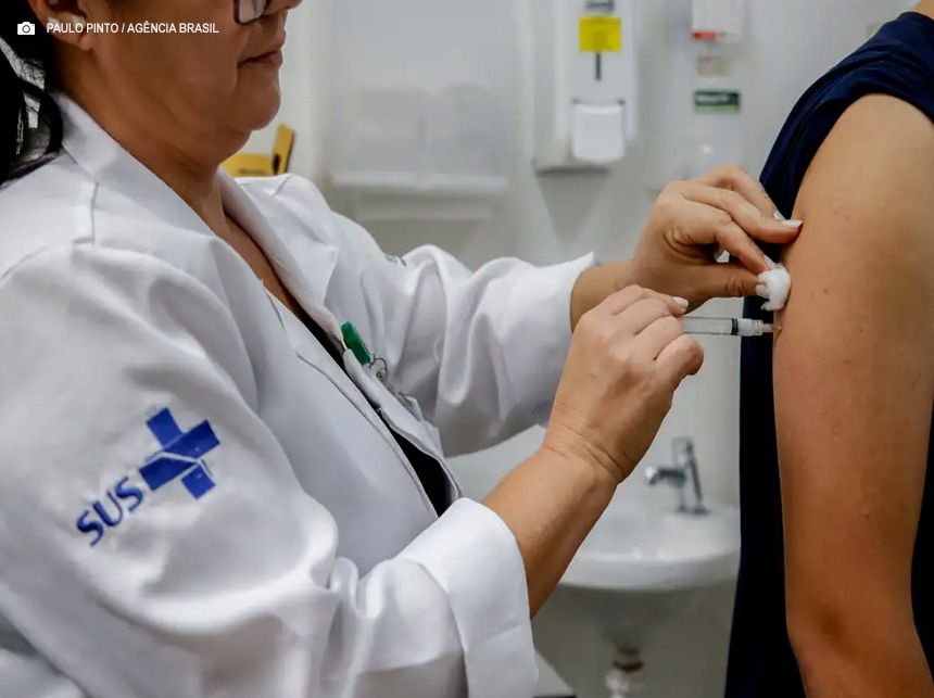 Vacinação contra dengue: menos da metade das doses distribuídas constam como aplicadas
