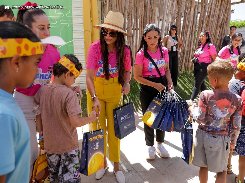 Mais de 600 crianças já participaram da ação da campanha Vem Brincar Comigo no festival Na Praia