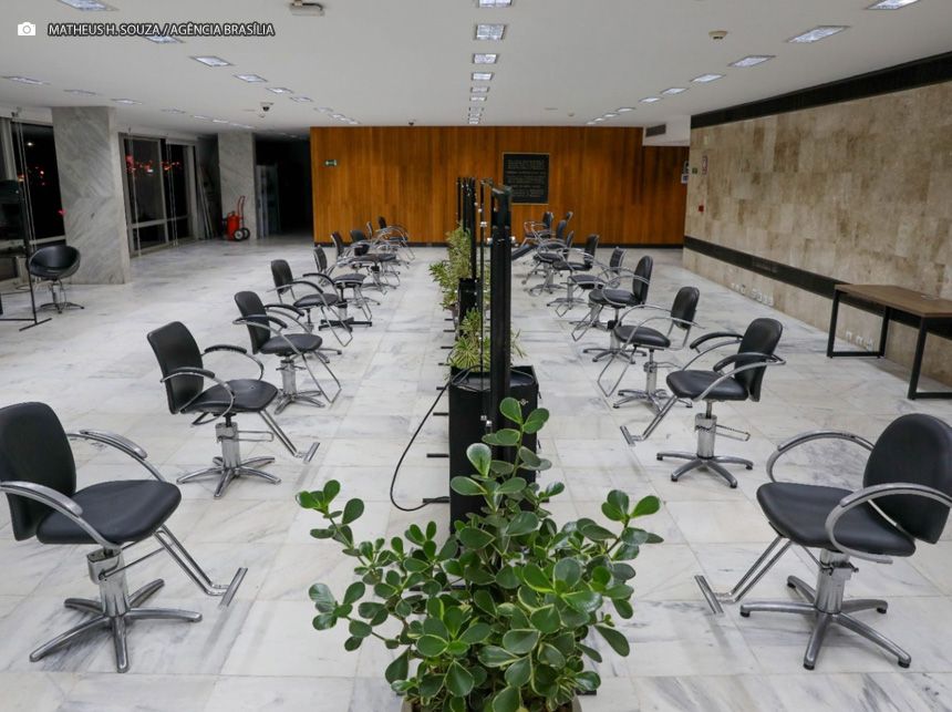 Ação Tesouras Solidárias oferece corte com cabeleireiros renomados em troca de doações