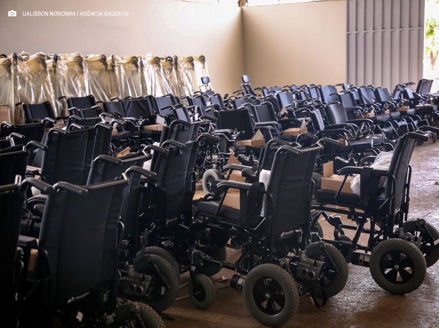 Saúde do DF faz entrega recorde de cadeiras de rodas motorizadas
