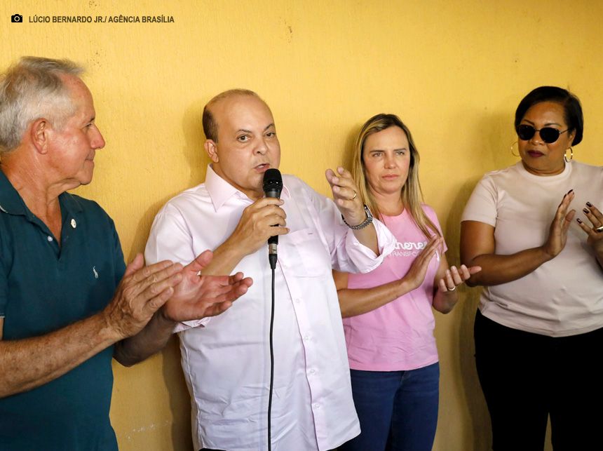 Governador visita estrada recuperada no Capão da Erva, no núcleo rural do Itapoã