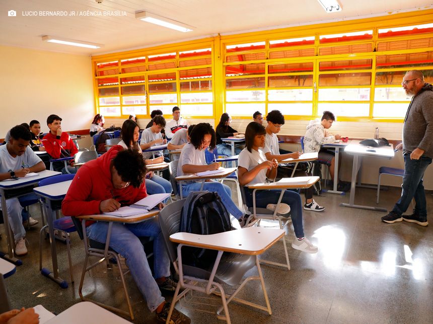 Educação abre prazo para mudança de escola de estudantes com deficiência da rede pública do DF