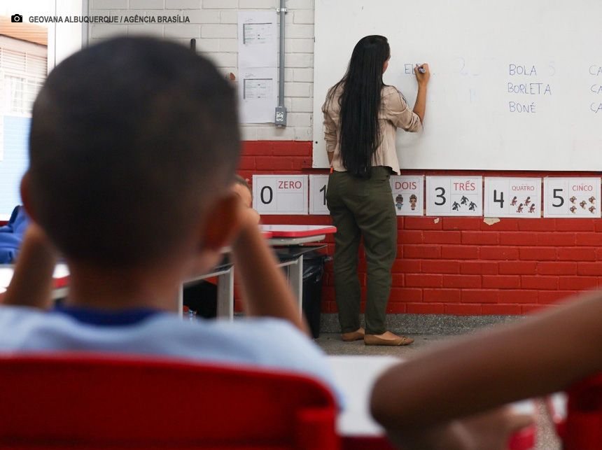 Rede pública de ensino abre inscrições pra o ano letivo de 2025 nesta terça (1º)