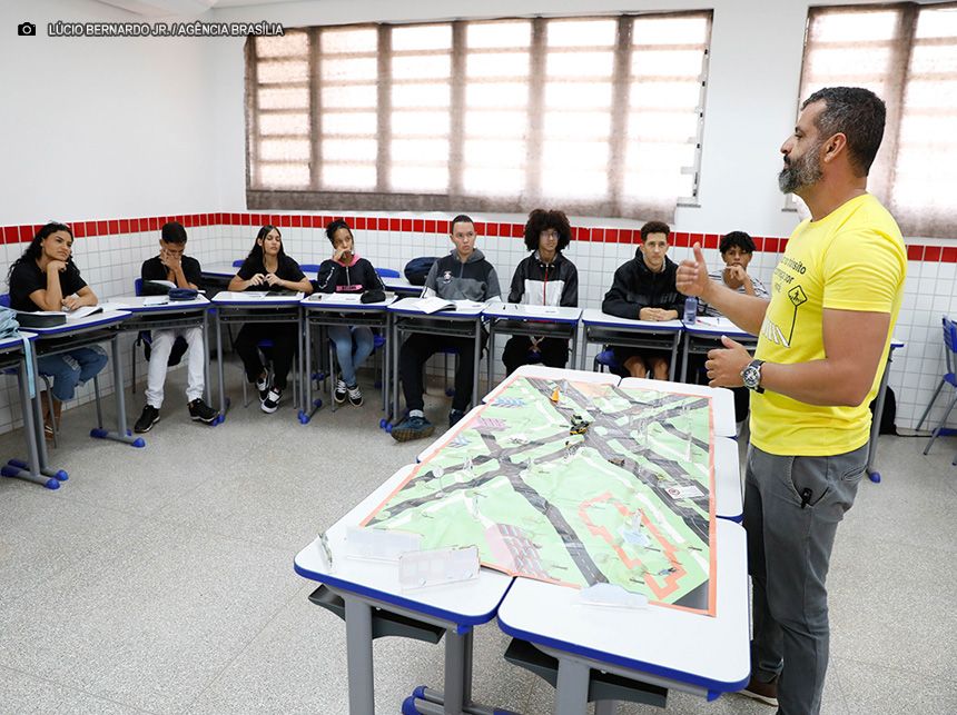 Governo impulsiona qualificação profissional com 17 escolas técnicas e mais de 15 mil alunos matriculados