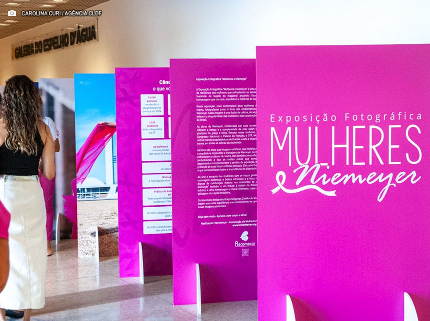 Exposição na CLDF traz mulheres com câncer de mama fotografadas em edifícios de Niemeyer