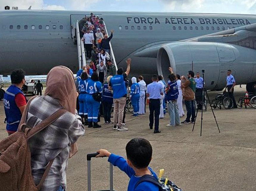 Chega ao país o quarto voo com brasileiros e familiares resgatados da zona de conflito no Líbano