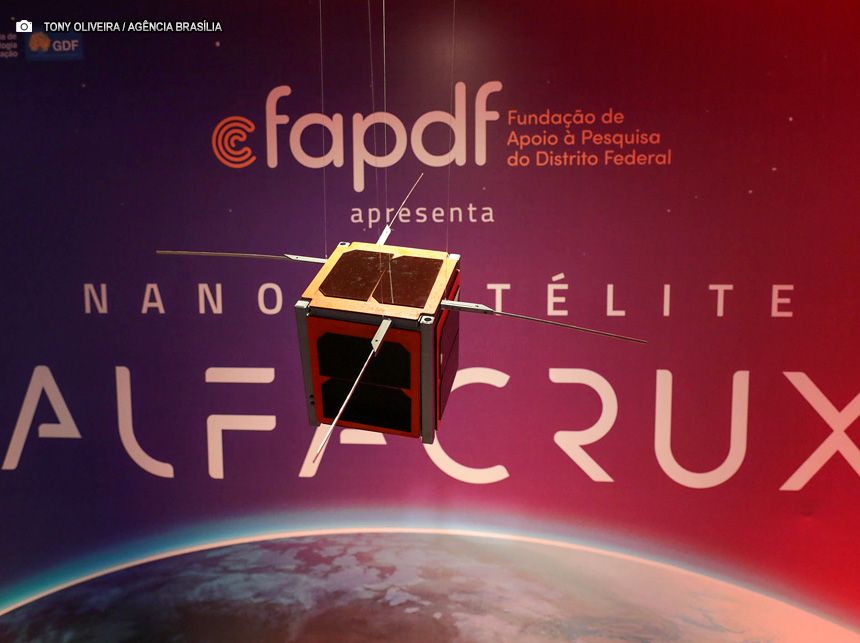 Nanossatélite desenvolvido em Brasília e lançado ao espaço ganha mostra no Planetário do DF