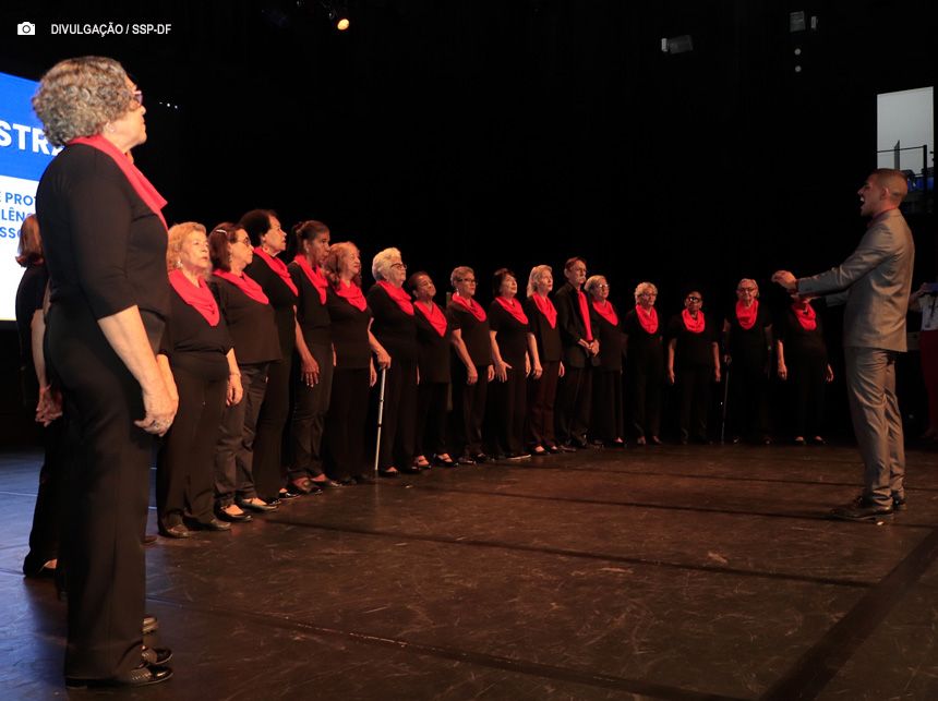 Ciclo de palestras previne crimes cibernéticos contra idosos