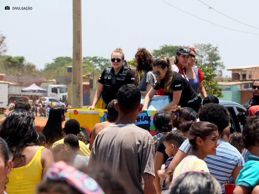 Operação Criança Feliz: delegacias de Planaltina promovem ação social no Dia das Crianças