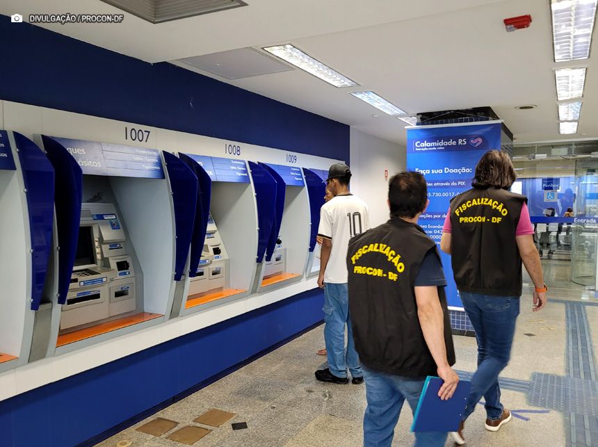 Procon fiscaliza comércio para cobrar cumprimento de leis em favor de PcD