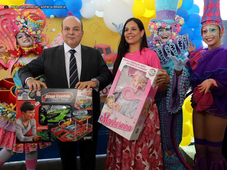 Solidariedade marca a doação de milhares de brinquedos no Dia D da campanha Vem Brincar Comigo