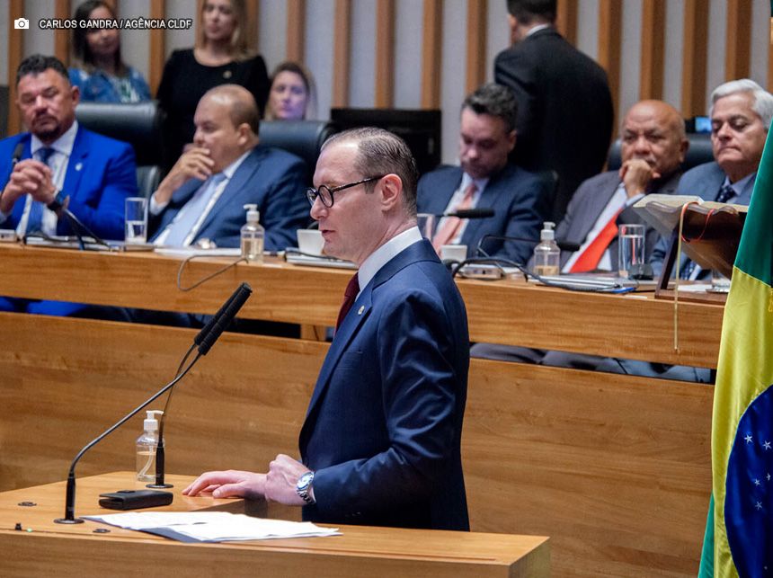 Cristiano Zanin, ministro do STF, é homenageado com o título de Cidadão Honorário de Brasília