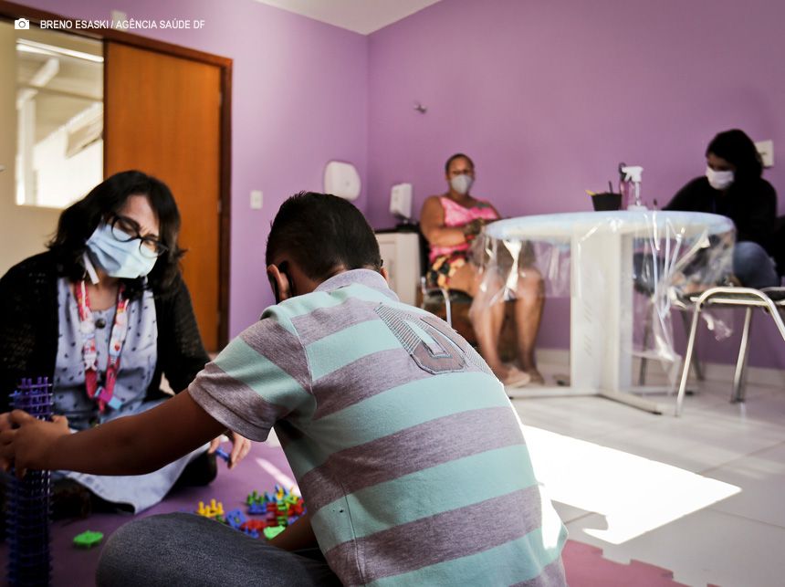 Cuidados com saúde mental de jovens são discutidos em seminário internacional
