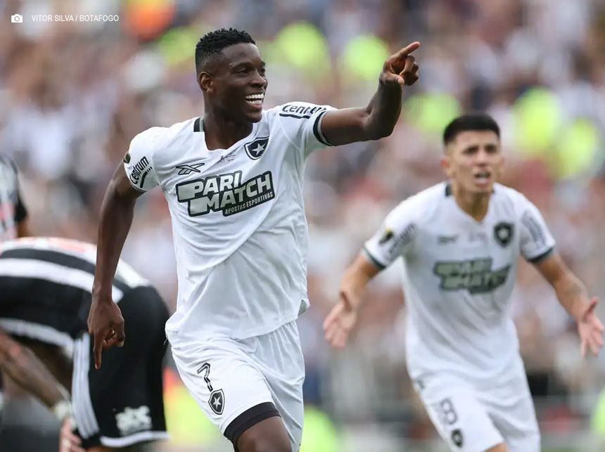 Botafogo supera expulsão relâmpago e conquista inédita da Libertadores