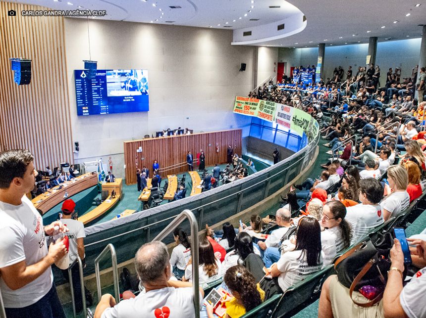 Distritais cobram nomeações e melhorias para servidores