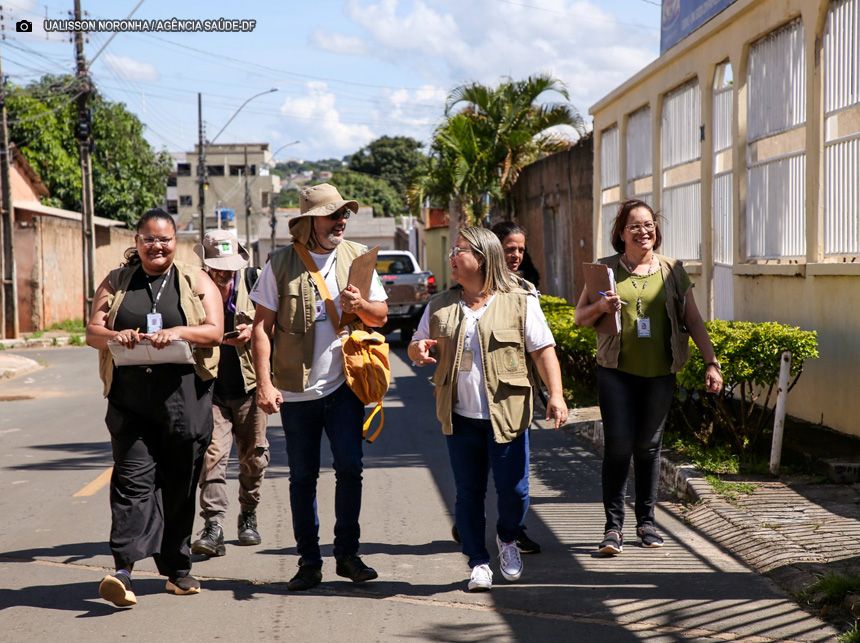 Agentes de Vigilância Ambiental fazem ação de combate à dengue no Arapoanga