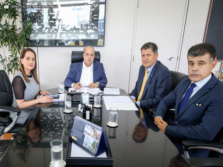 Ibaneis Rocha assina decreto que cria, na Polícia Civil, a Divisão de Proteção e Combate ao Extremismo Violento