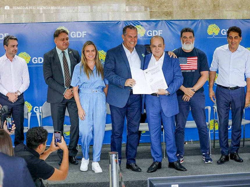 GDF chega à marca de mil escrituras e contratos entregues nos programas Pró-DF e Desenvolve-DF