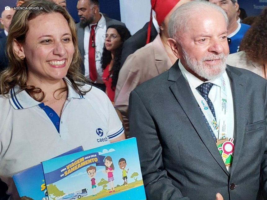 Espaço da Caesb na Semana de Ciência e Tecnologia recebe visita do presidente da República