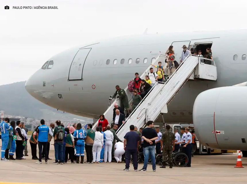 Décimo voo da FAB com 213 repatriados do Líbano chega a São Paulo